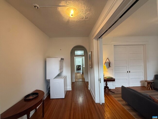 Building Photo - 615 E High St