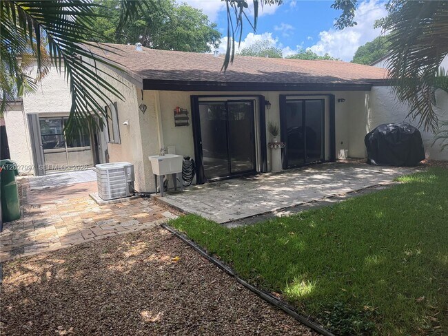 Foto del edificio - 7105 SW 127th Ct