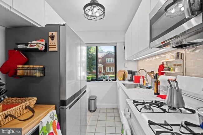 Foto del edificio - 3901 Tunlaw Rd NW