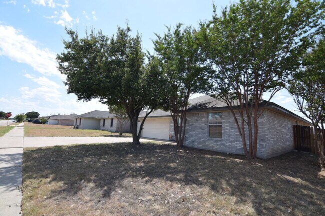 Building Photo - 3105 Westwood Dr