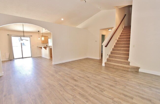 Building Photo - 370 S Schober Lp