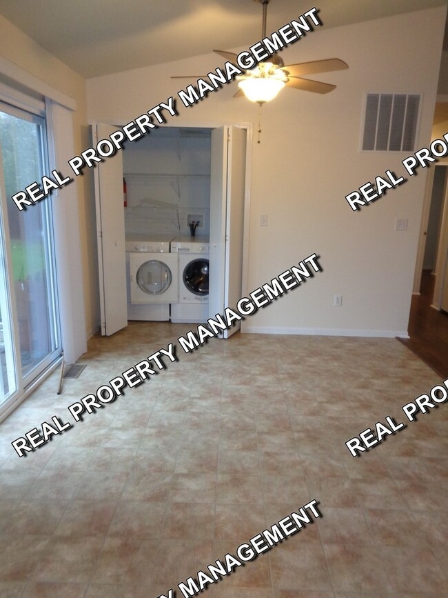 Building Photo - Well Cared for 3 Bedroom Ranch