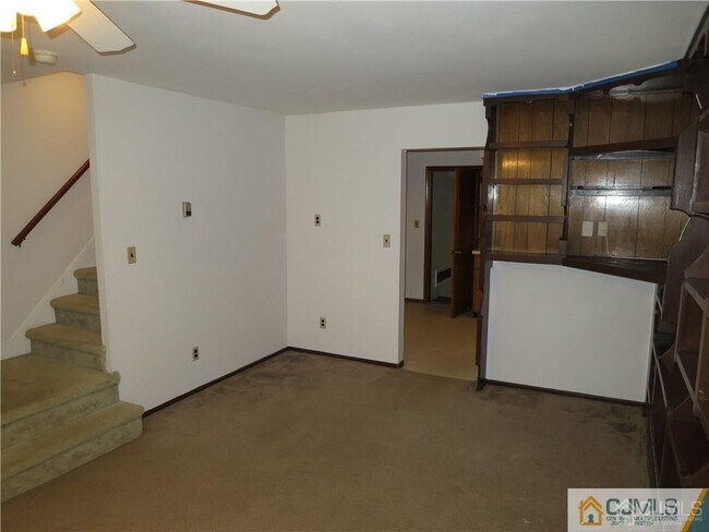 Building Photo - 4 Van Winkle Pl