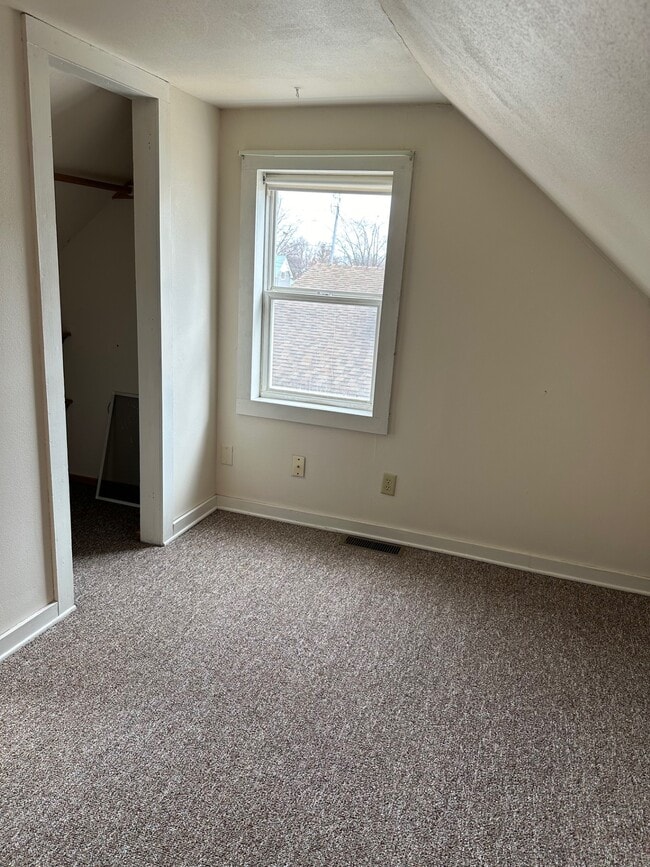 Dormitorio - 924A W Blodgett St