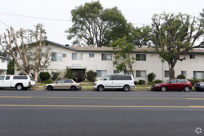 Building Photo - 13411 Moorpark St