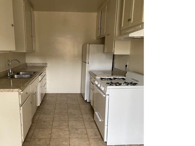 Building Photo - 841 Glenway Dr