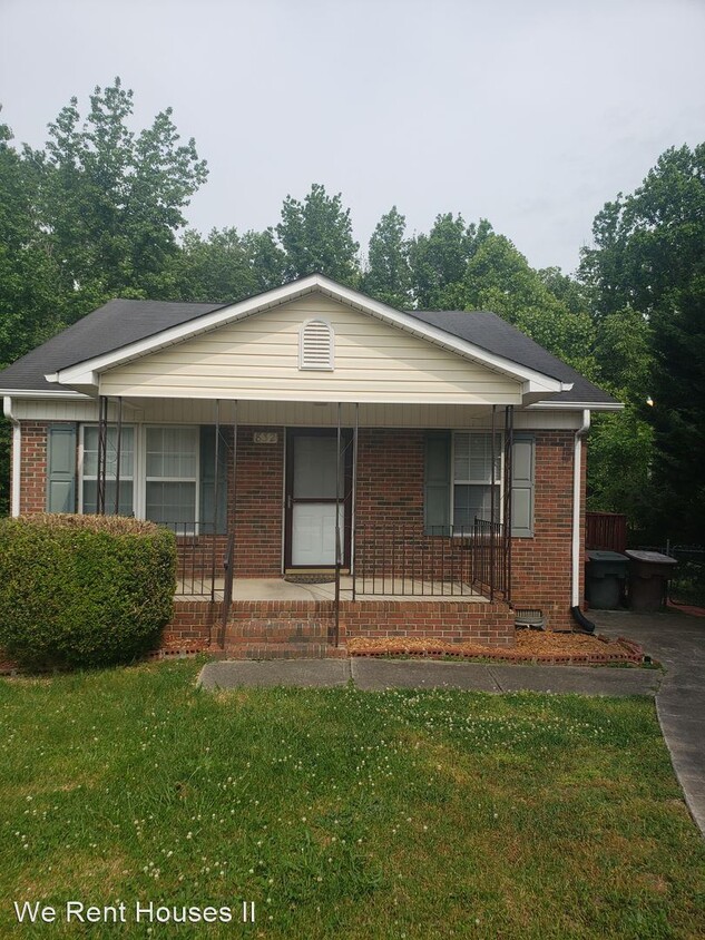 Foto principal - 3 br, 2 bath House - 832 Carrieland Dr.