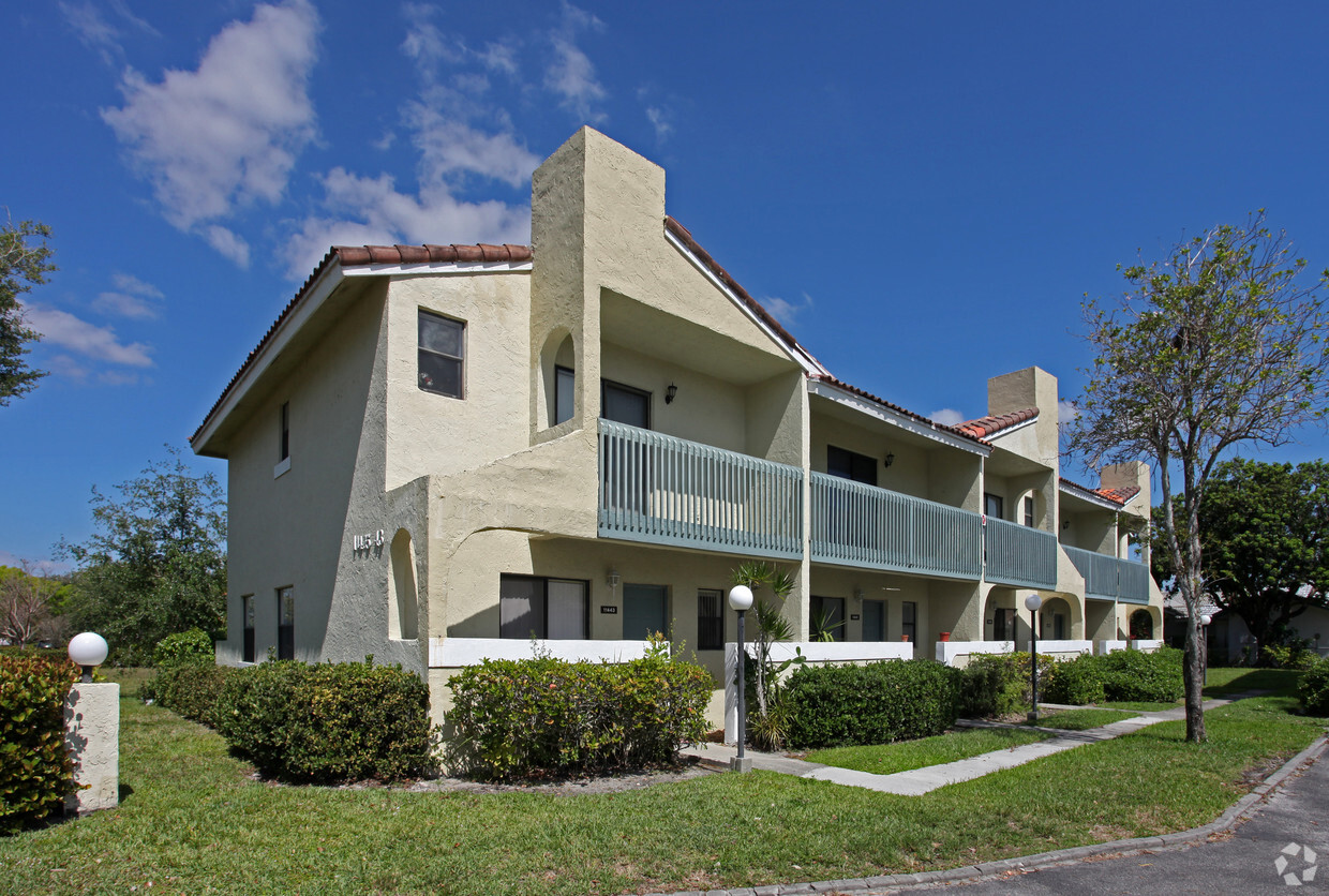 Primary Photo - Royal Palm Townhomes