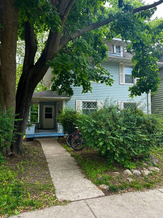 Foto del edificio - Spacious 5BR/2.5BA Home in Madison - Avail...