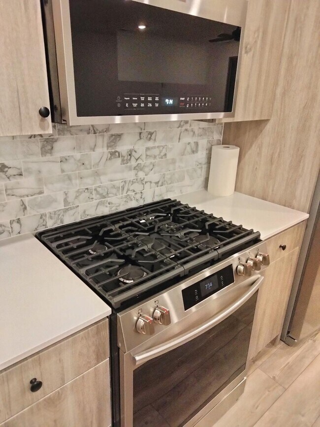 Foto del edificio - 578 N Helm Ln