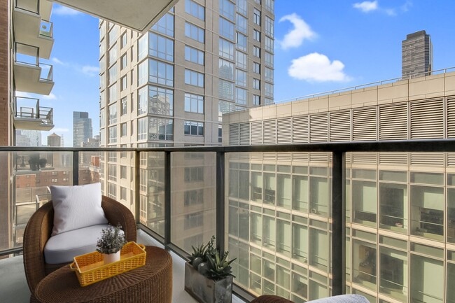 Building Photo - 161 W 61st St