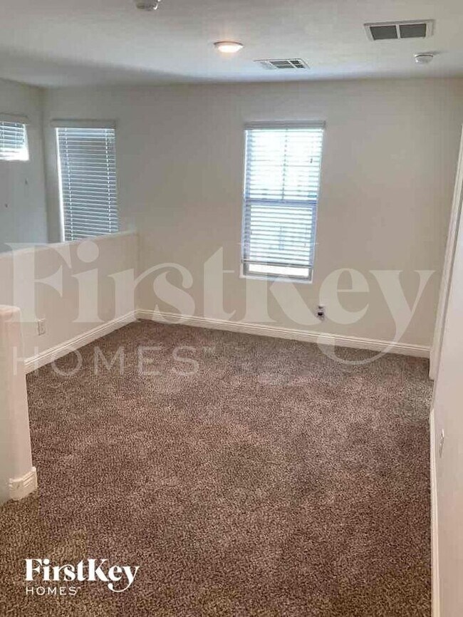 Building Photo - 264 N 69th Pl