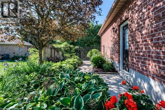 Building Photo - 25 Idle Ridge Ct