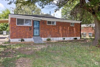 Building Photo - 2800 Tarbora Ave