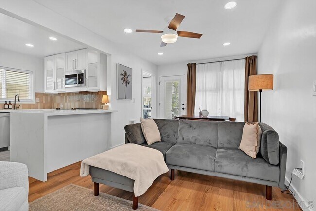 Foto del edificio - 809-811 Dover Ct