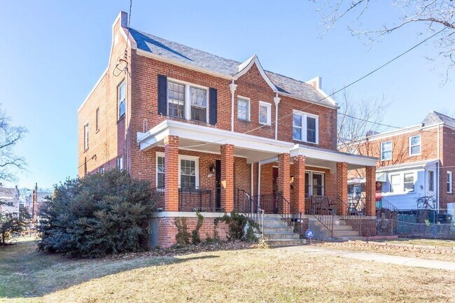 Building Photo - Beautiful Three Bedroom Abode in Brookland...