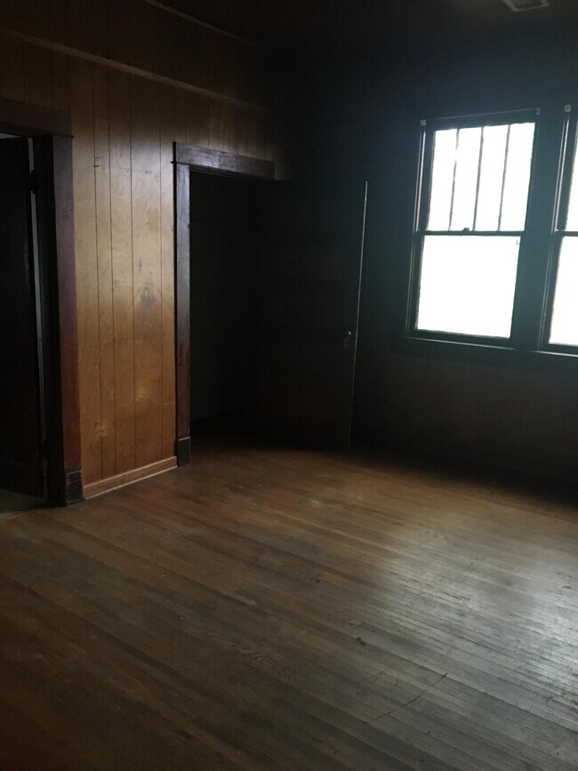 Foto del edificio - 1215 W 16th St