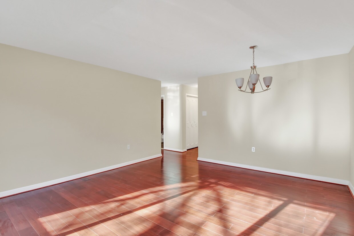 Living Room - 2501 Calvert St NW