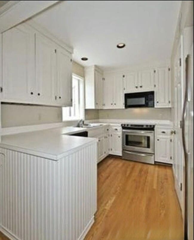 Building Photo - 105 Saint Charles Pl