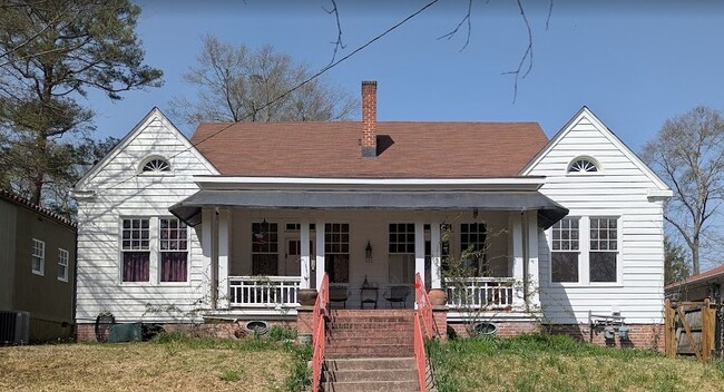 Building Photo - 806 Belhaven St