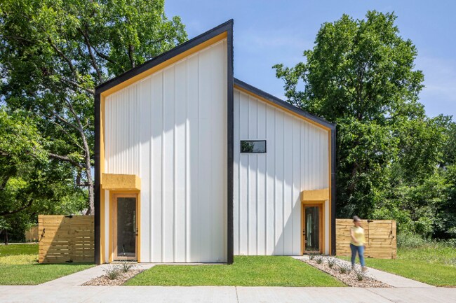 Foto del edificio - 605 E 7th St