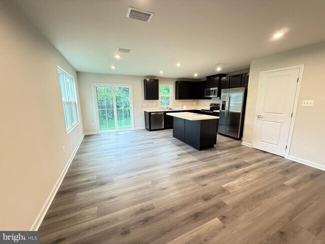 Building Photo - 613 Laurelwood Cir