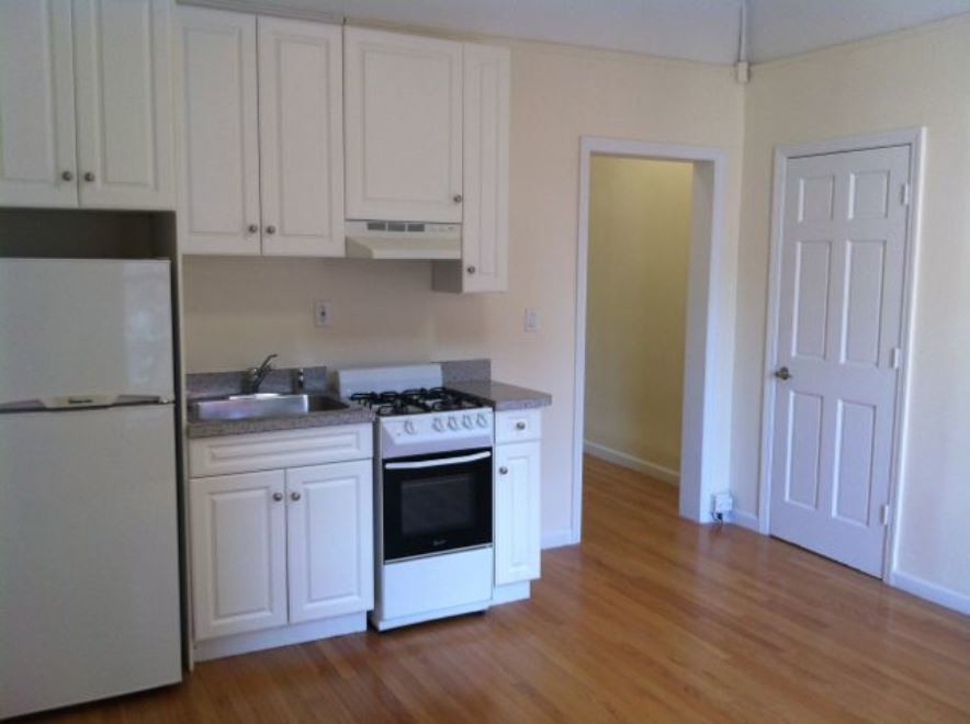 Kitchen - 50 E 52nd St