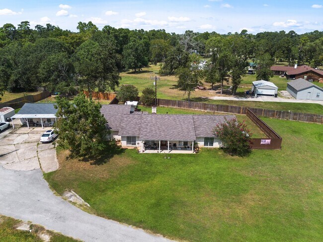 Foto del edificio - 22831 Fritz Ln