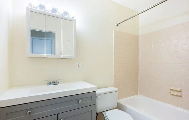 Foto del edificio - 2253 Sedgwick St