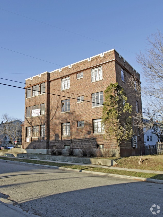 Building Photo - 472 Allwen Dr