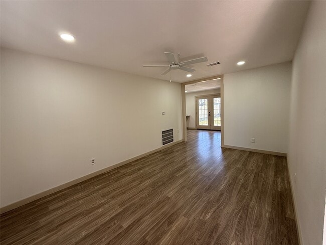 Building Photo - 7905 Farnsworth St