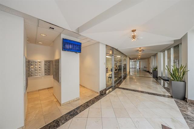 Foto del edificio - 6211 W Northwest Hwy