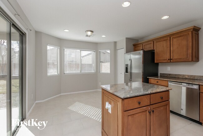 Building Photo - 405 W Jersey Way