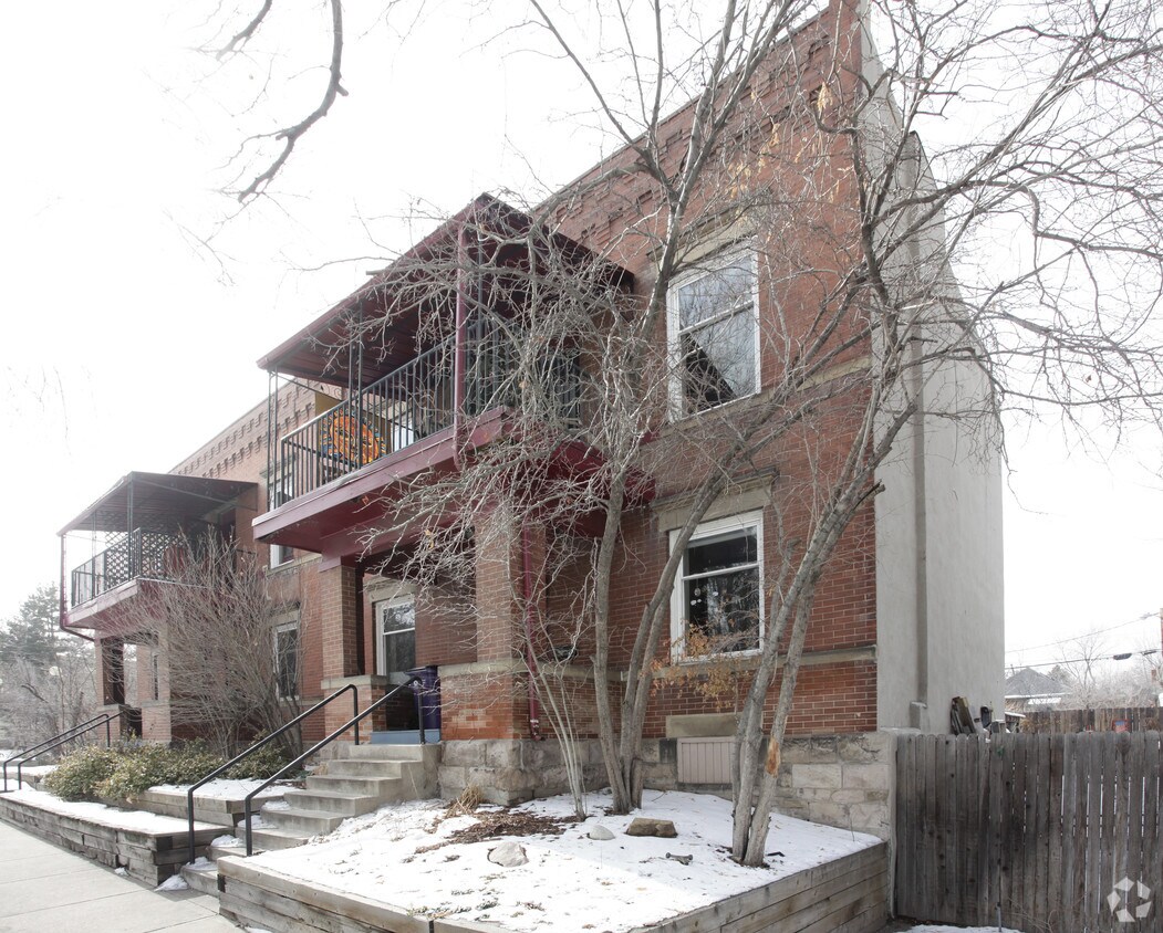 Foto del edificio - 819 Delaware St