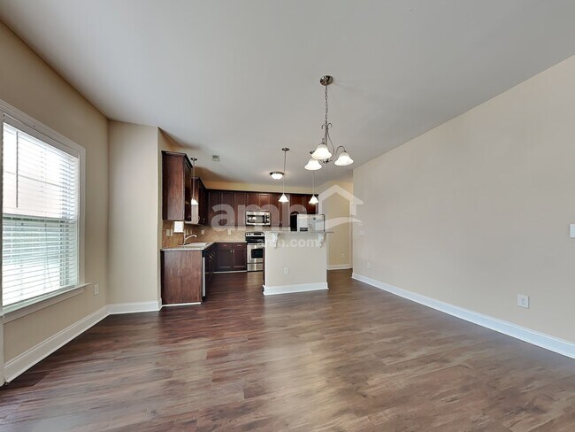 Foto del edificio - 617 Monterey Pine Dr