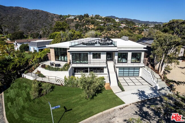 Building Photo - 286 Quadro Vecchio Dr