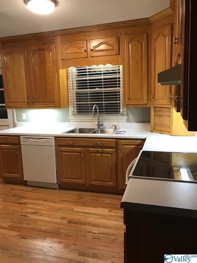 Foto del edificio - 1011 Cole Dr SE