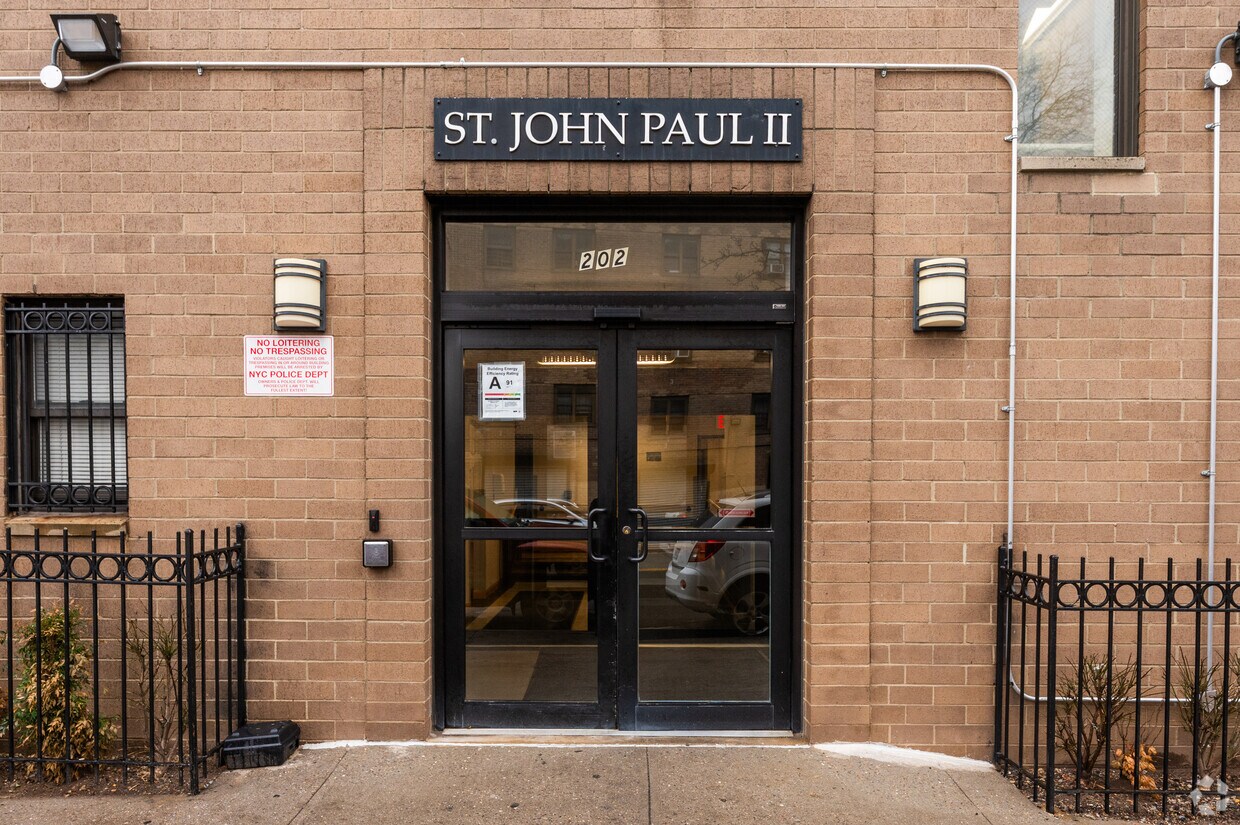 Fotografía del edificio - John Paul II Apartments
