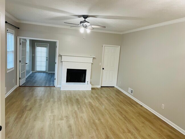 Building Photo - 4007 Elm St