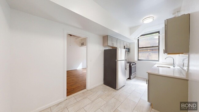 Foto del edificio - 330 W 72nd St