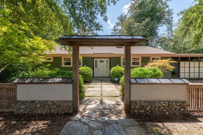 Building Photo - 223 Edgefield Ave NW