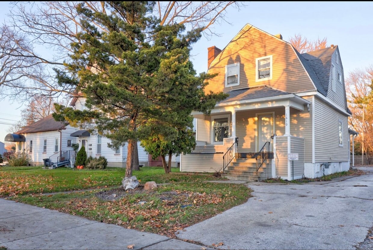 Primary Photo - 1610 Court St