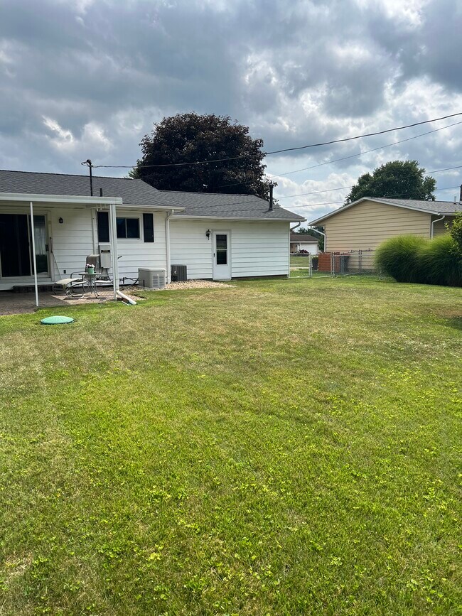 Building Photo - 136 Brenton Dr