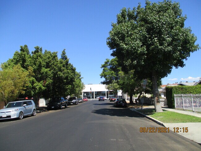 Building Photo - 207 N Kingsley Dr