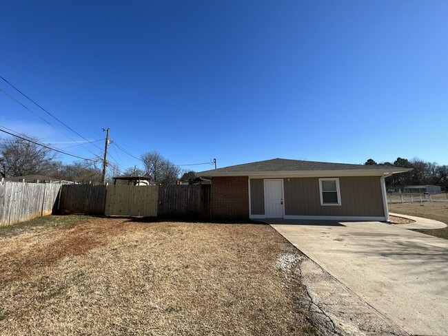 Building Photo - 3316 Archer Dr SW Huntsville, AL 35805