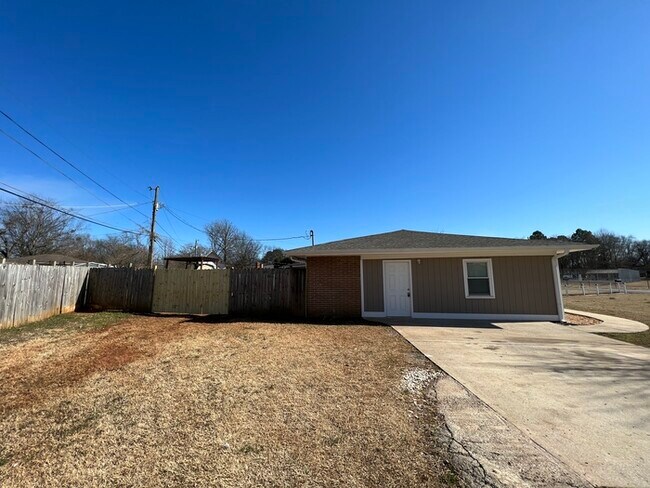 Foto del edificio - 3316 Archer Dr SW Huntsville, AL 35805