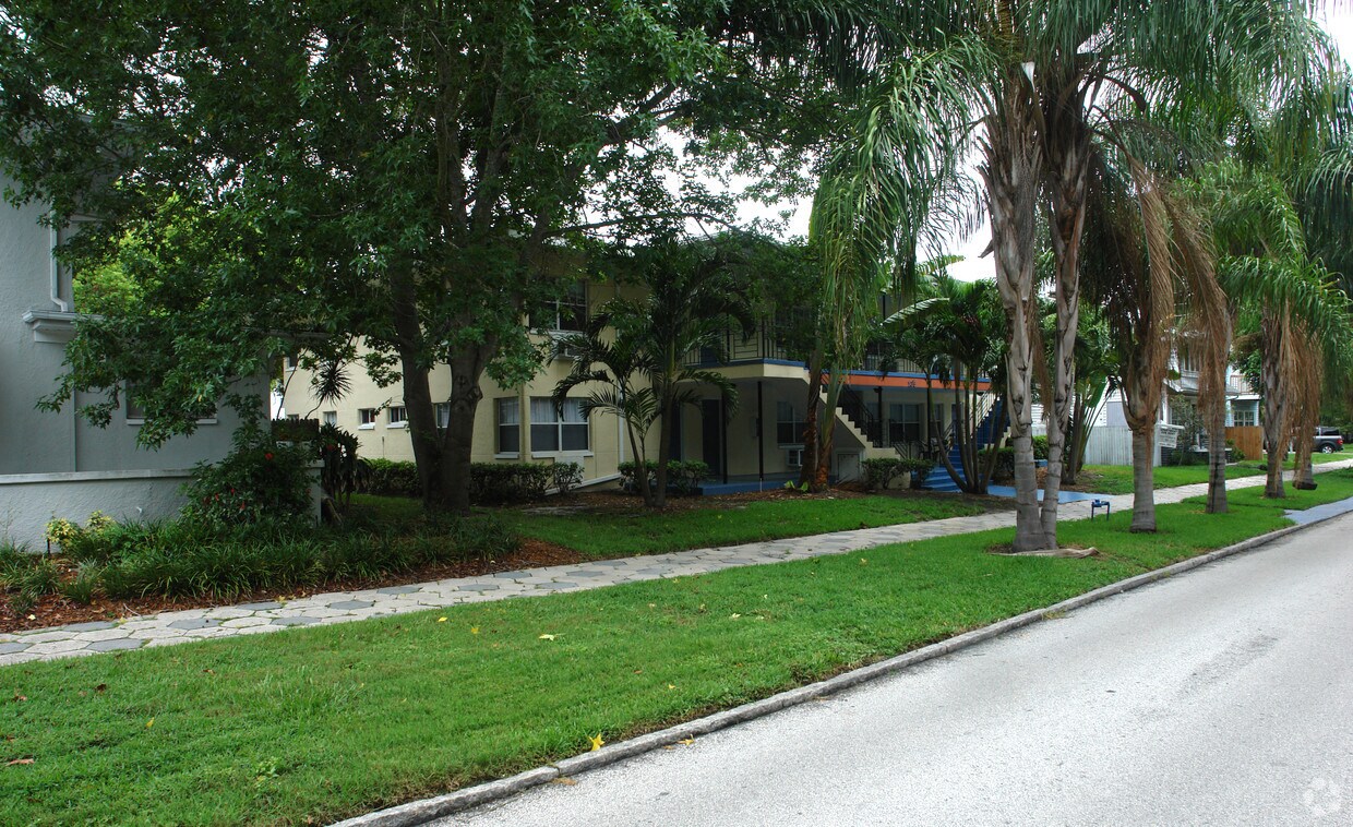 Foto del edificio - Tropic Aire Apartments