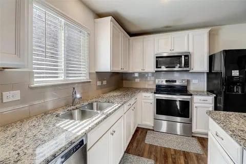 Foto del edificio - 1325 Vernon Dr