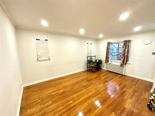 Foto del edificio - 81-35 251st St