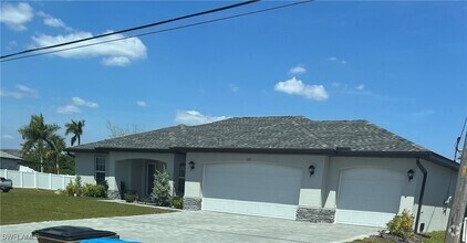 Building Photo - 315 SW 31st Pl